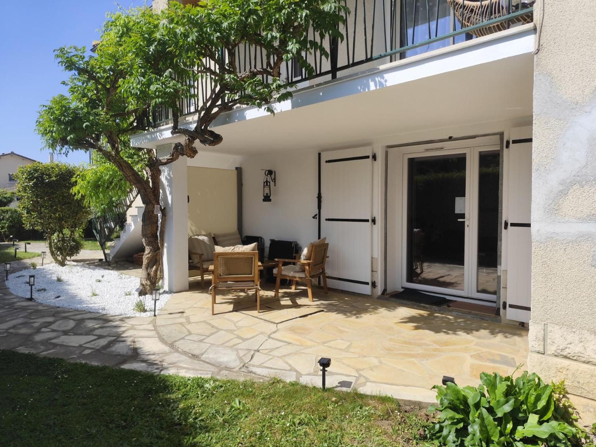 Au 9Eme Art Apartment ลาโรชฟูโกลด์ ภายนอก รูปภาพ